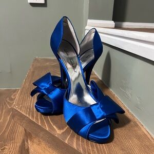 Lulu Townsend royal blue pumps